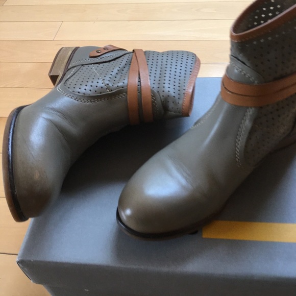 Soft leather gorgeous booties - Picture 4 of 16